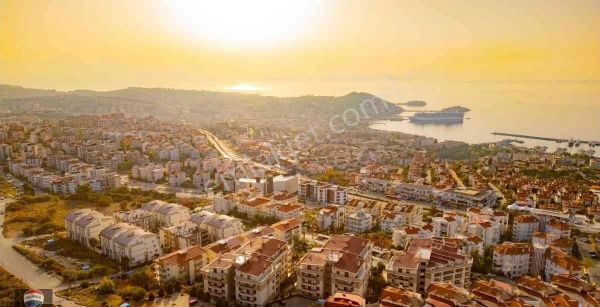 Kuşadasının En Güzel Terasına Ve Manzarasına Sahip Özel Yapım 3+1 Daire
