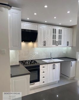 Karşıyaka Bostanlı Mahallesinde Satılık 3+1 Daire