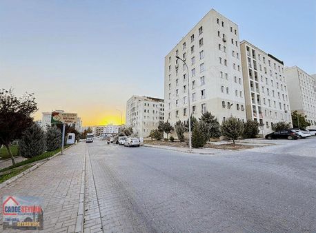 Cadde Seyrandan Satlık 4+1 Ara Kat