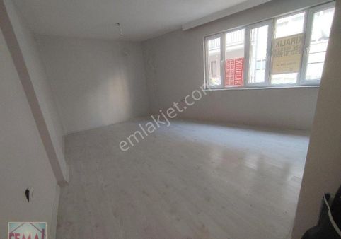 Cemal Emlak Bursa Yıldırım Emir Sultan Camii'nin Yanında 2+1 Doğalgaz Sobalı Giriş Katı Daire Sağlık