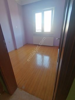 Ümraniye Çakmak Tavukçuyolu Caddesi Metro Yürüme Mesafesi 3.kat 2+1 90 Metre Kiralık Daire Ev