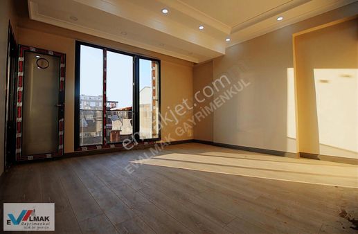 Söğütlüçeşme Mahallesi'nde Satılık 2+1 Otoparklı Arakat Daire