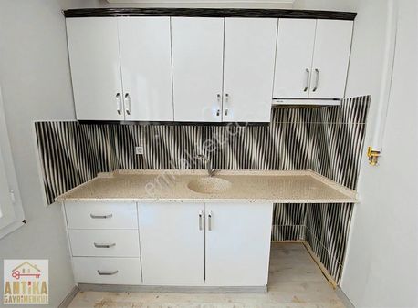 Antika Gayrimenkulden Merkezi Konumda Satılık 2+1 Geniş Daire