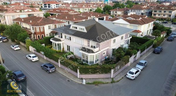Serdivan Avm Yürüme Mesafesinde Muhteşem Konumda Kiralık Villa