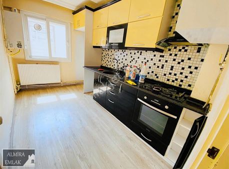 Yeşilyurt Ordu Cadde Yakını 3+1 Doğalgazlı Bakımlı Satılık Dair