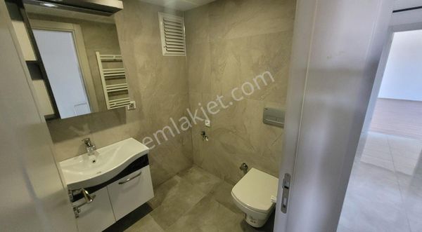Adliye Ve Zabıta Müdürlüğünün Yakınında Lüx 3+1 Kiralık Daire