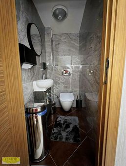 Asuman Hırlak- Çekmeköy Çavuşbaşı Cad. Köşe Kiralık Ofis Katı