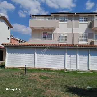 Sahil Sitelerınde Önü Havuz 100 Mt Sonra Deniz 4+1 Masrafsız Villamız Satılıktır.