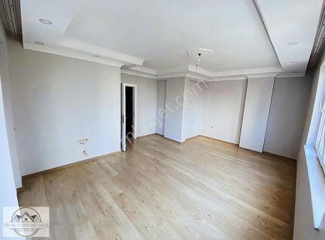 Hilal Gayrimenkul'den Yenigünde Caddedibi,arakatta,asansörlü 3+1