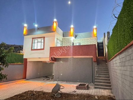 Seç Emlak’tan Satılık 220m2 Bağevi