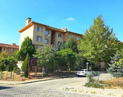 Korucuk 1700 Ada' Da Köşe Binada Satılık Ara Kat 2+1 Daire