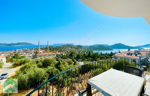 Kaşın Kalbinde, Eşsiz Deniz Manzaralı 3+1 Satılık Daire