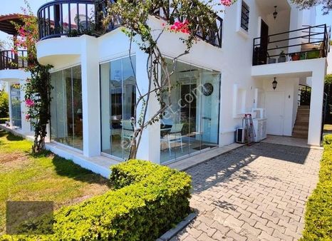 Yalıkavak Merkezde Bakımlı Site İçinde Satılık Bahçe Katı Daire