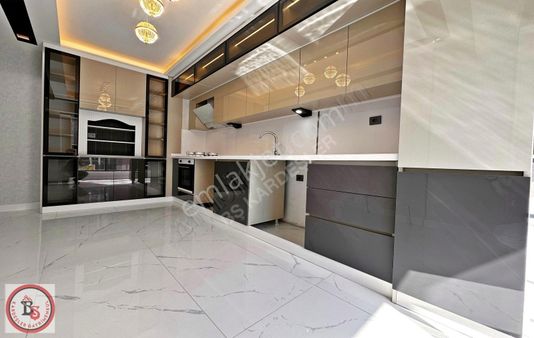 Keçiören Karakaya'da Sıfır Lüks Yapılı Katta 3+1 Daire