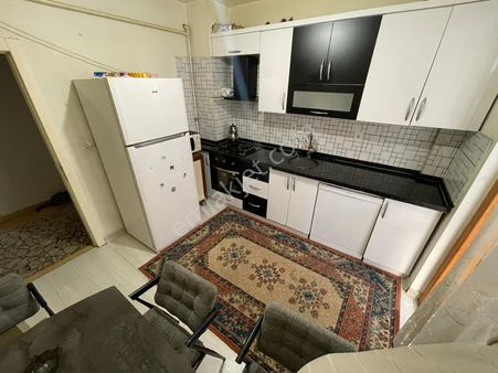 Yayla'da Merkezi Konum Asansörlü Ara Katta Genş Balkonlu 3+1 Daire