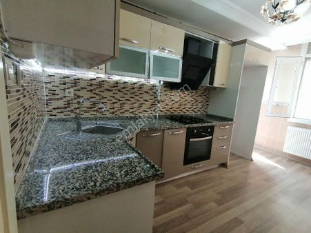 Adana Çukurova Güzelyalı Soyete Pazarı Karşısında Hasarsız İskanlı Doğalgazlı 3+1 Kapalı Mutfak