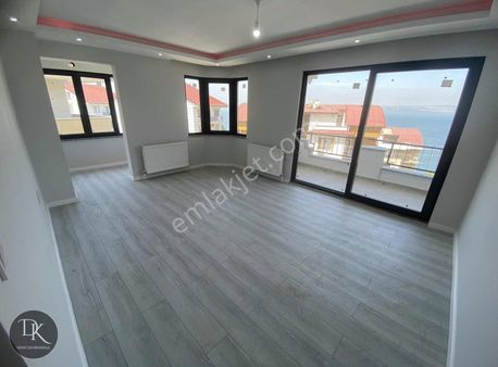 Deniz Gayrimenkul'den Satılık 3+1 Deniz Manzaralı Lüks Daire