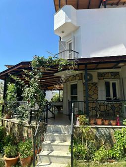 Akbük Özdeniz Sitesinde Triplex 3+1 Yazlık