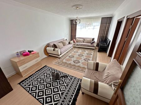 Aşağı Eğlence Mah. Gn.dr. Tevfik Sağlam Cad. Üzeri 3.katta Masrafsız 3+1 Ön Cephe!!