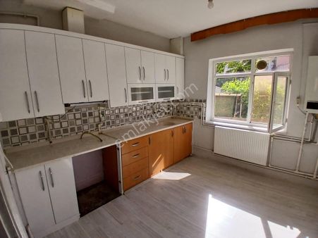 Akçay Emlak'tan Akşehir Yıldırım İlkokulu Civarında Doğalgazlı Kiralık 2+1 Daire