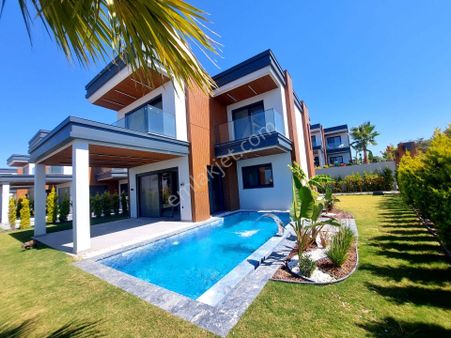Soğucakta Deniz Manzaralı Özel Havuzlu Müstakil Muhteşem 4+1 Satılık Villa