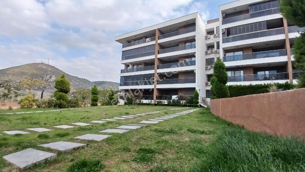 Kuşadası İkiçeşmelik Mahallesinde Satılık 3+1 Daire