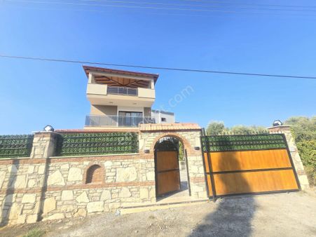 Davutlar'da 4+1 Özel Havuzlu Tek Müstakil Villa