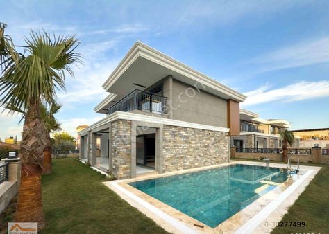 Kuşadasında Satılık 4+1 Ultra Lüks Villa Özel Havuzlu