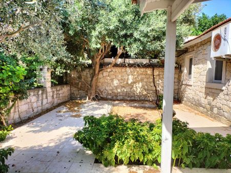 Alaçatı Da Satılık Eski Taş Ev