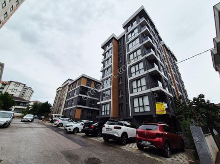 Pendik Yayalar Metroya Yürüme Mesafesinde 1+1 Satılık Daire