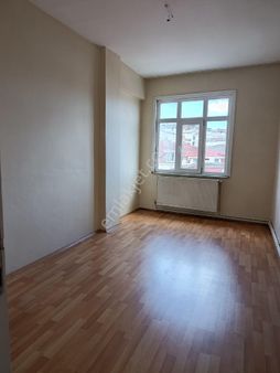 Araz Gayrimenkul Zübeyde Hanım Mah.satılık Toprak Hisseli 3 Kat Daire