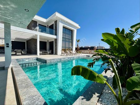 Didim Efeler’de Satılık 4+1 Full Eşyalı Lüks Villa
