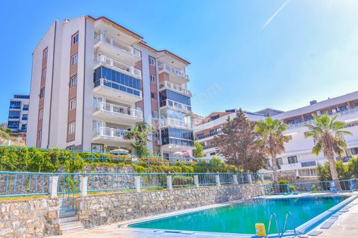 Kuşadası Kadınlar Denizinde Satılık Bakımlı 3+1 Daire