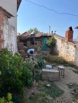 Golden Globy, Havran-küçükdere'de Acil Satılık 181 M2 Avlulu Kerpiç Ev