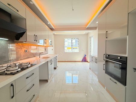 Yıldız'dan Merkezi Konumda Lüx İşçilikli Ara Kat 3+1 Fırsatı!!!