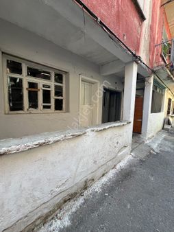 İzmir Kadifekale Ballıkuyu Mah'de Satılık 3 Katlı 96m2 Bina