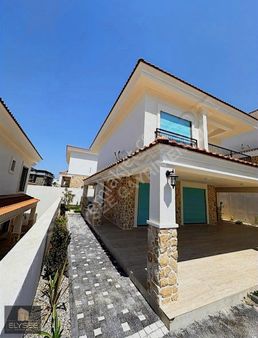 Kuşadası Davutlar Da Satılık Muhteşem Lüks Villa..bizi Arayın..!