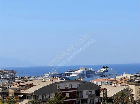 Kuşadası Marina'da Full Deniz Manzaralı 140m2 3+1 Daire Ayrı Mtf