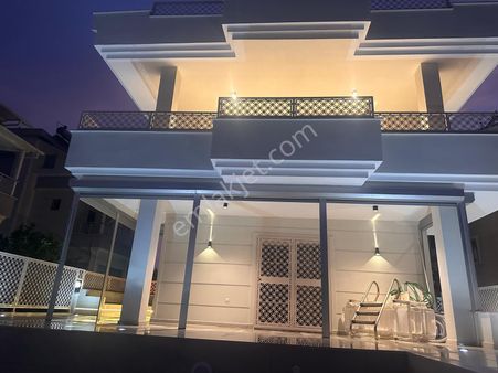 Cumhuriyet Mahallesinde Uygun Fiyatlı Villa