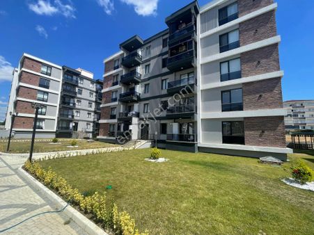 Silivride Site İçerisinde Satılık Bahçe Kullanımlı Daire