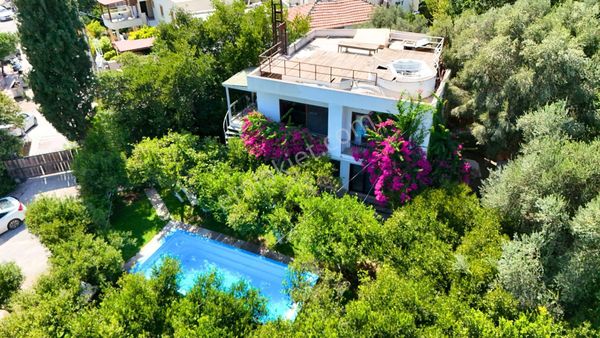 Bitez'de Denize Yürüme Mesafesinde 5 Bağımsız Bölümlü Özel Mülk