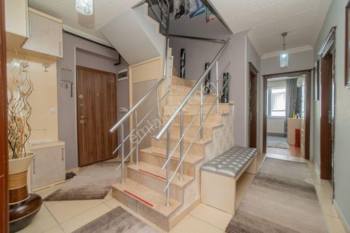 Dutlubahçe'de Full Yapılı - Net 200 M2 - 5+1 Dubleks