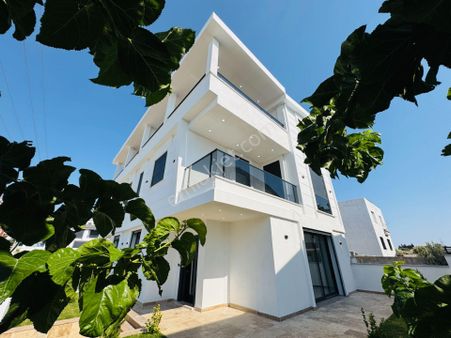 Didim Hisar Mah. Köşe Konumda Deniz Ve Doğa Manzaralı 3+1 Villa