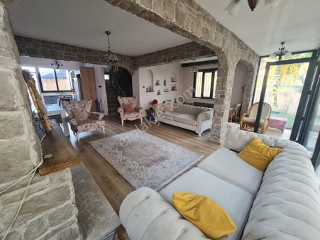 Silivri Gümüşyakada Denize Sıfır Lüks Villa