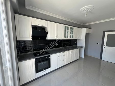 ▀jet Emlaktan Kadıköy'de Geniş Kullanışlı Ebv. Banyolu 2+1 Daire