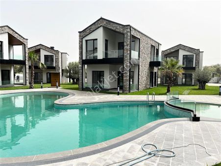 Akçay Aras Emlaktan Gürede Havuzlu Site İçi Müstakil Villalar