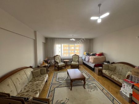 Akademi'den Cadde Üzeri Eşyalı Asansörlü Balkonlu Kiralık 3+1 Daire