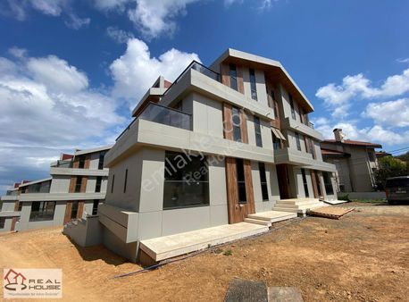 Zekeriyaköy Mh. Satılık 3+1 Satılık Bahçe Dubleksi