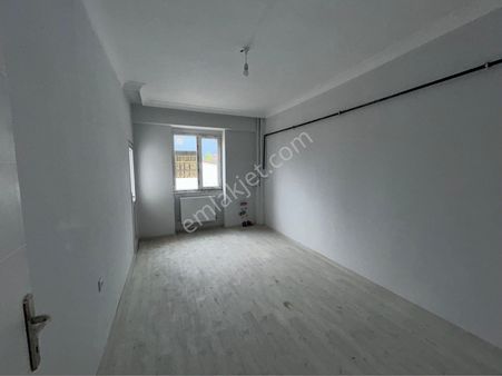 Sıfır 1+1 Kapalı Mutfak Güney Cephe Ara Kat Otopark Balkon Ofise & Meskene Uygun