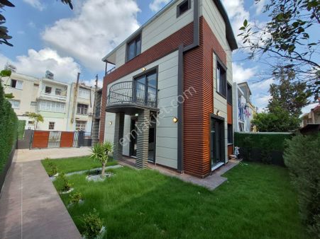 Belediye Evlerin'de Ultra Lüx 4+1 Tripleks Müstakil Villa